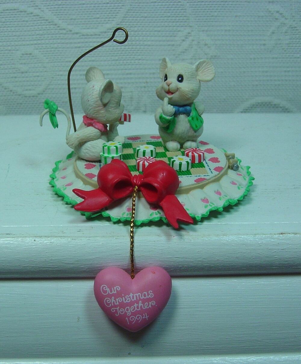 VINTAGE CARLTON CARDS ORNAMENT-MICE PLAYING CHECKERS-OUR CHRISTMAS TOGETHER 1994